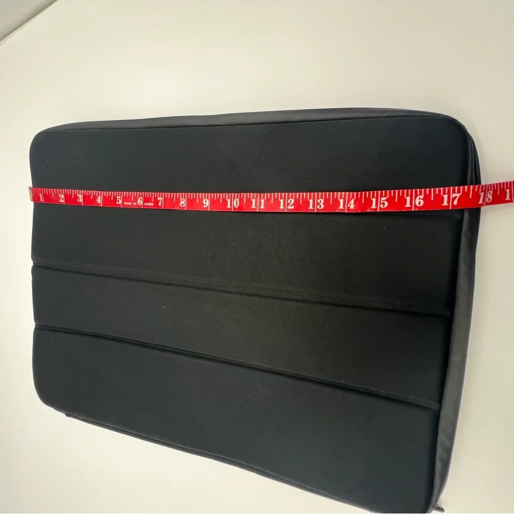 Solo Black Protective Tablet Sleeve